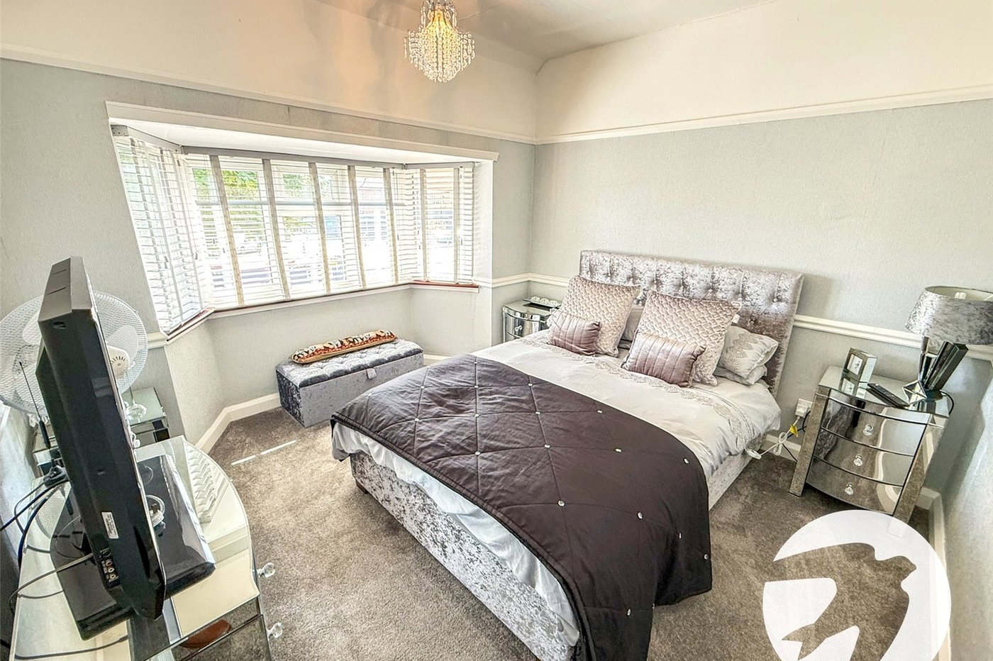 3 bedroom house for sale in London | Robinson Jackson