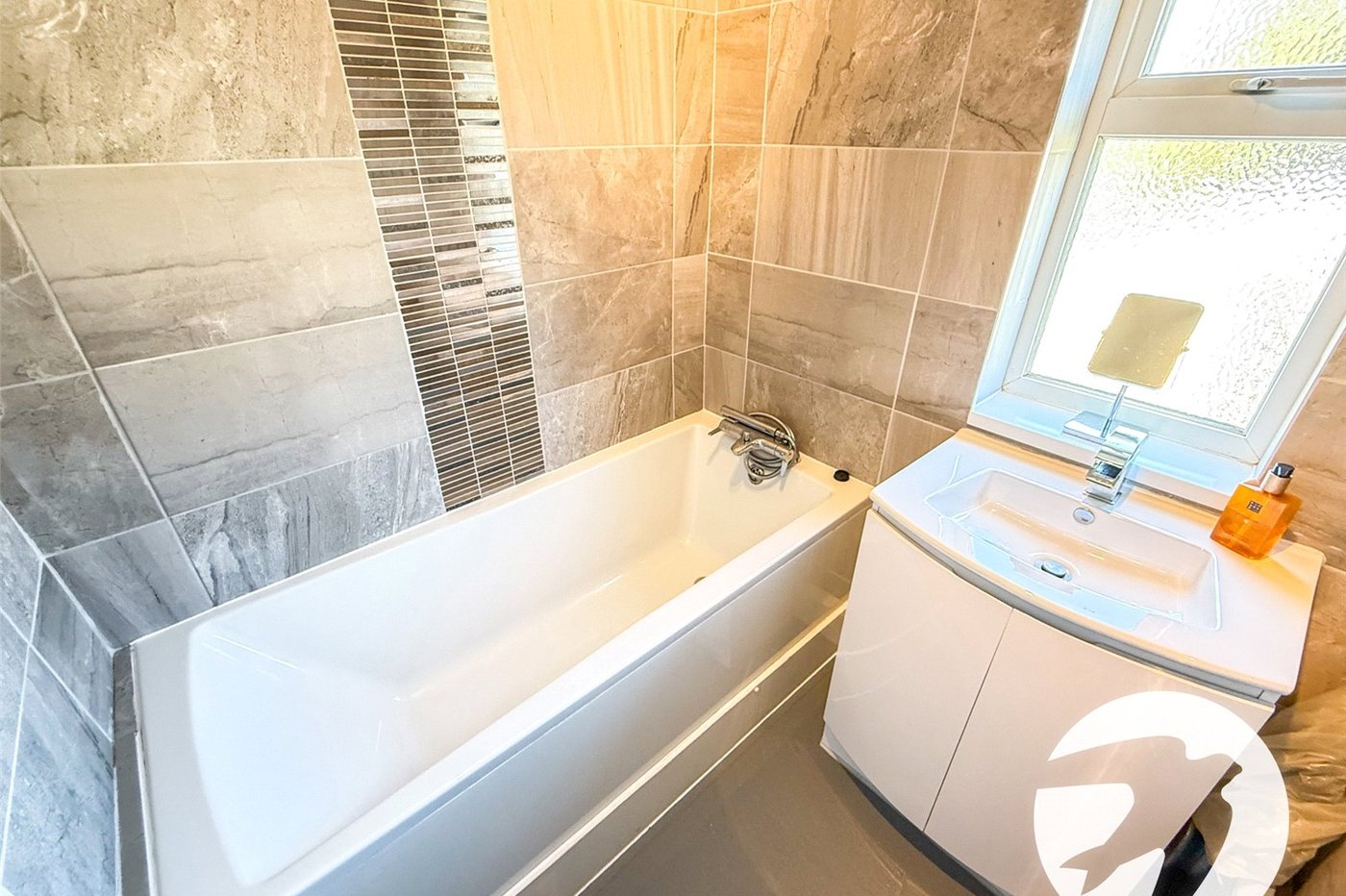 3 bedroom house for sale in London | Robinson Jackson