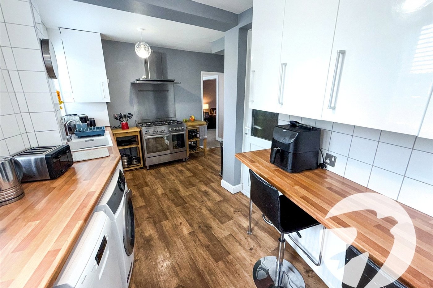 3 bedroom house for sale in London | Robinson Jackson