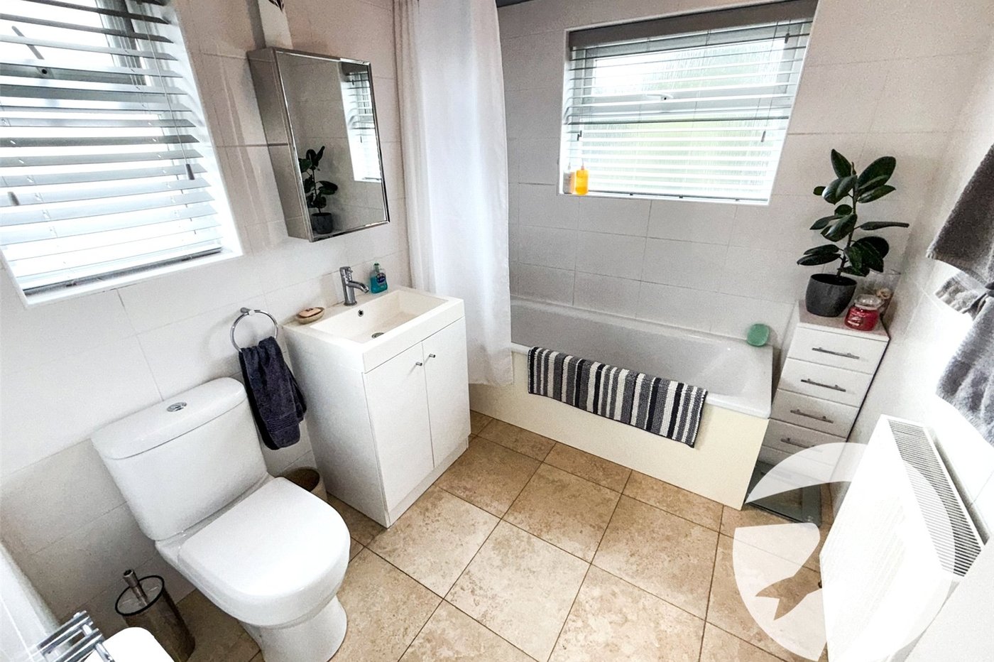 3 bedroom house for sale in London | Robinson Jackson