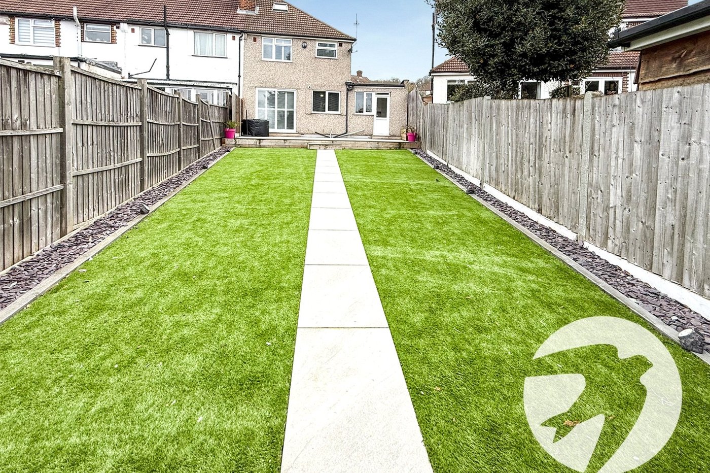 3 bedroom house for sale in London | Robinson Jackson