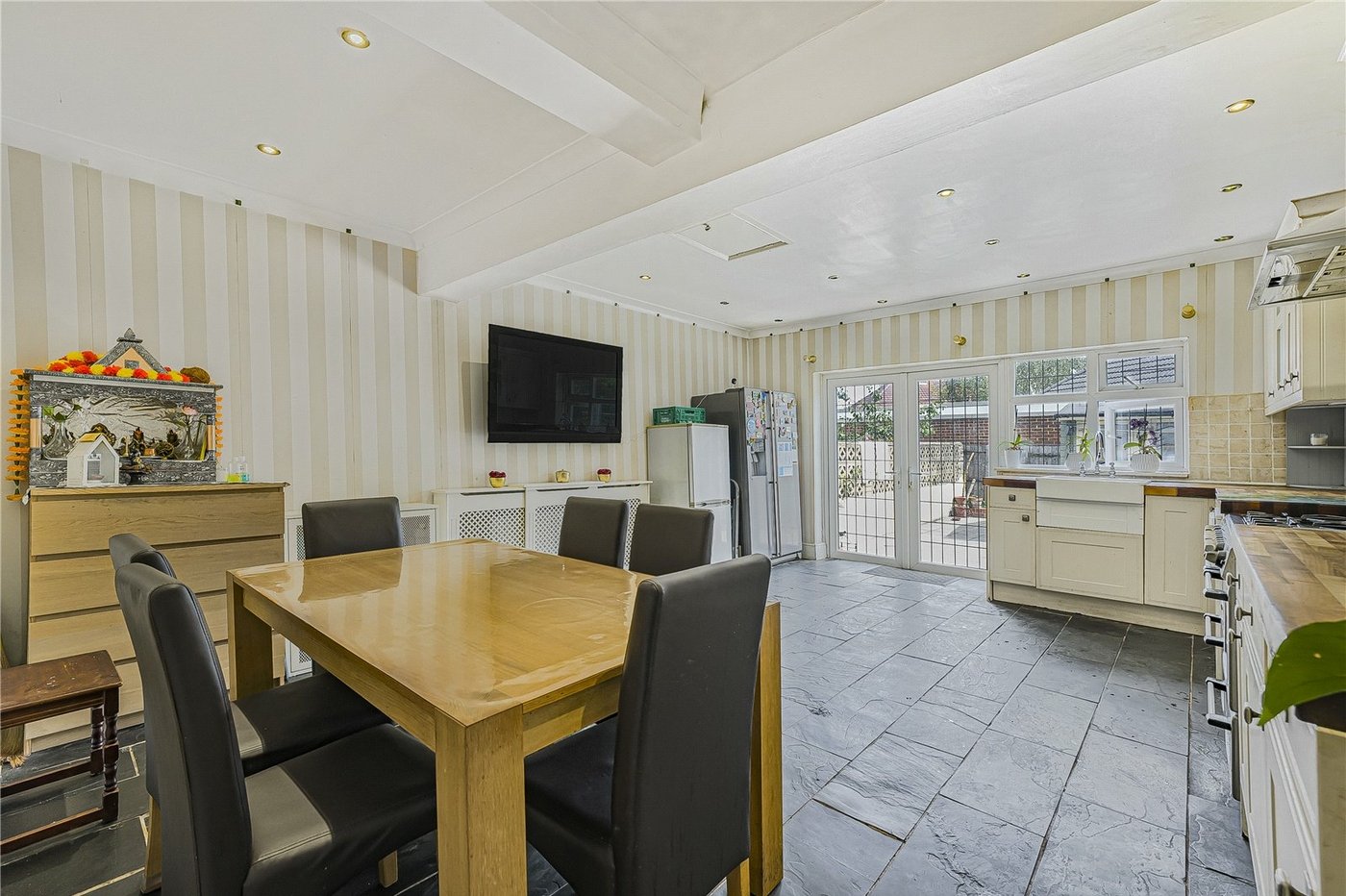 5 bedroom house for sale in South Welling | Robinson Jackson