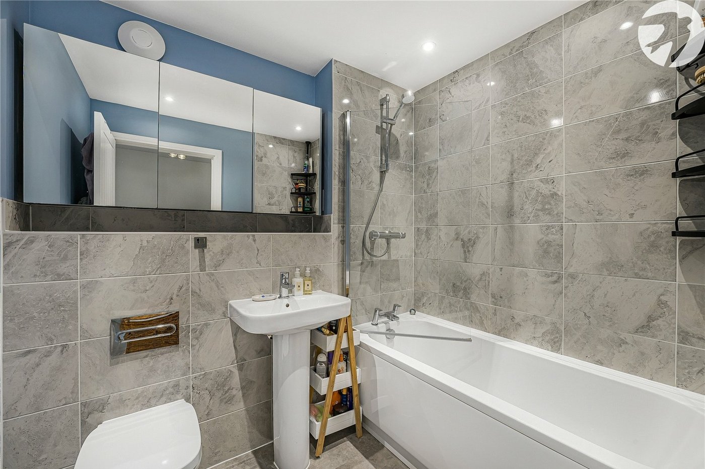 2 bedroom house for sale in Greenhithe | Robinson Jackson