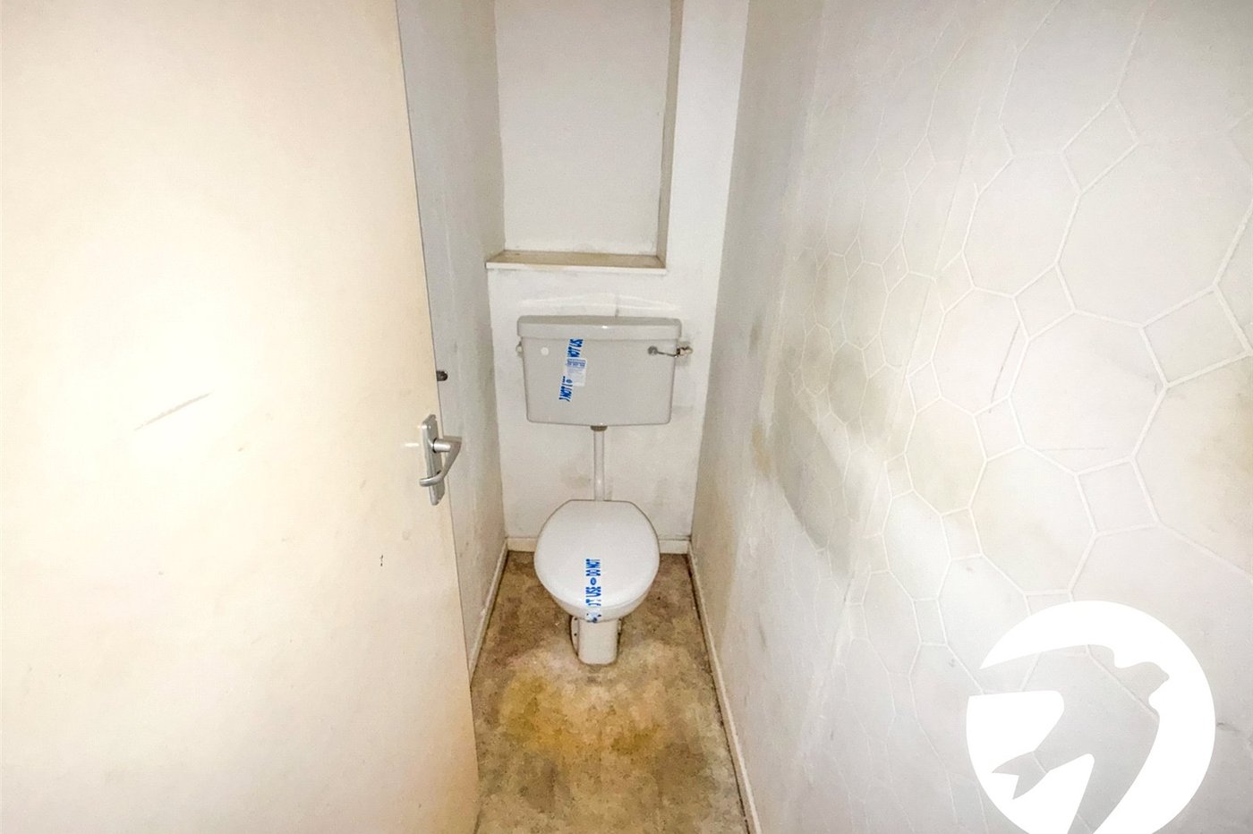 2 bedroom house for sale in London | Robinson Jackson