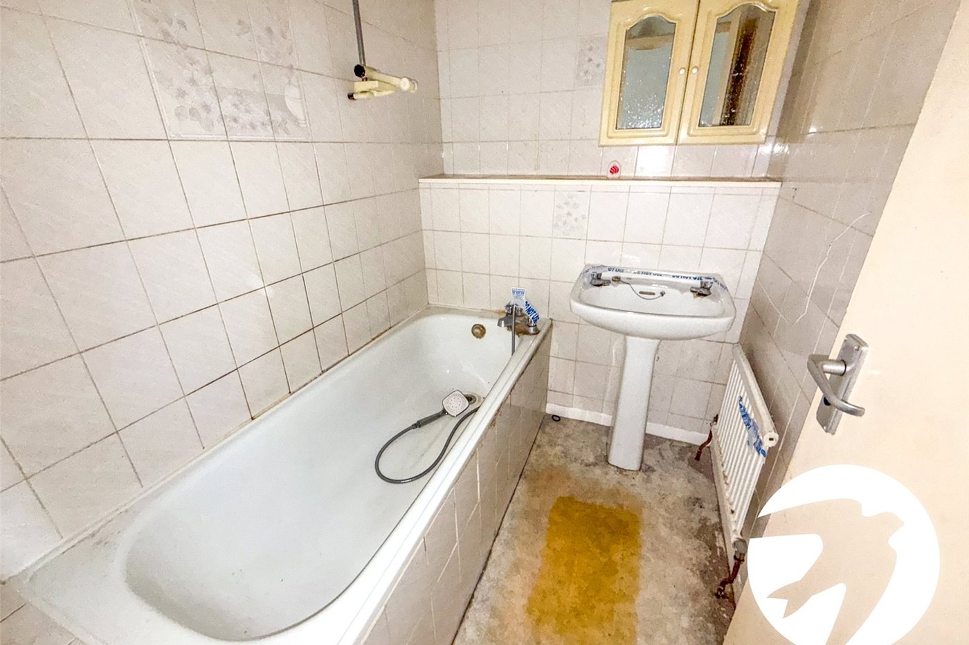 2 bedroom house for sale in London | Robinson Jackson