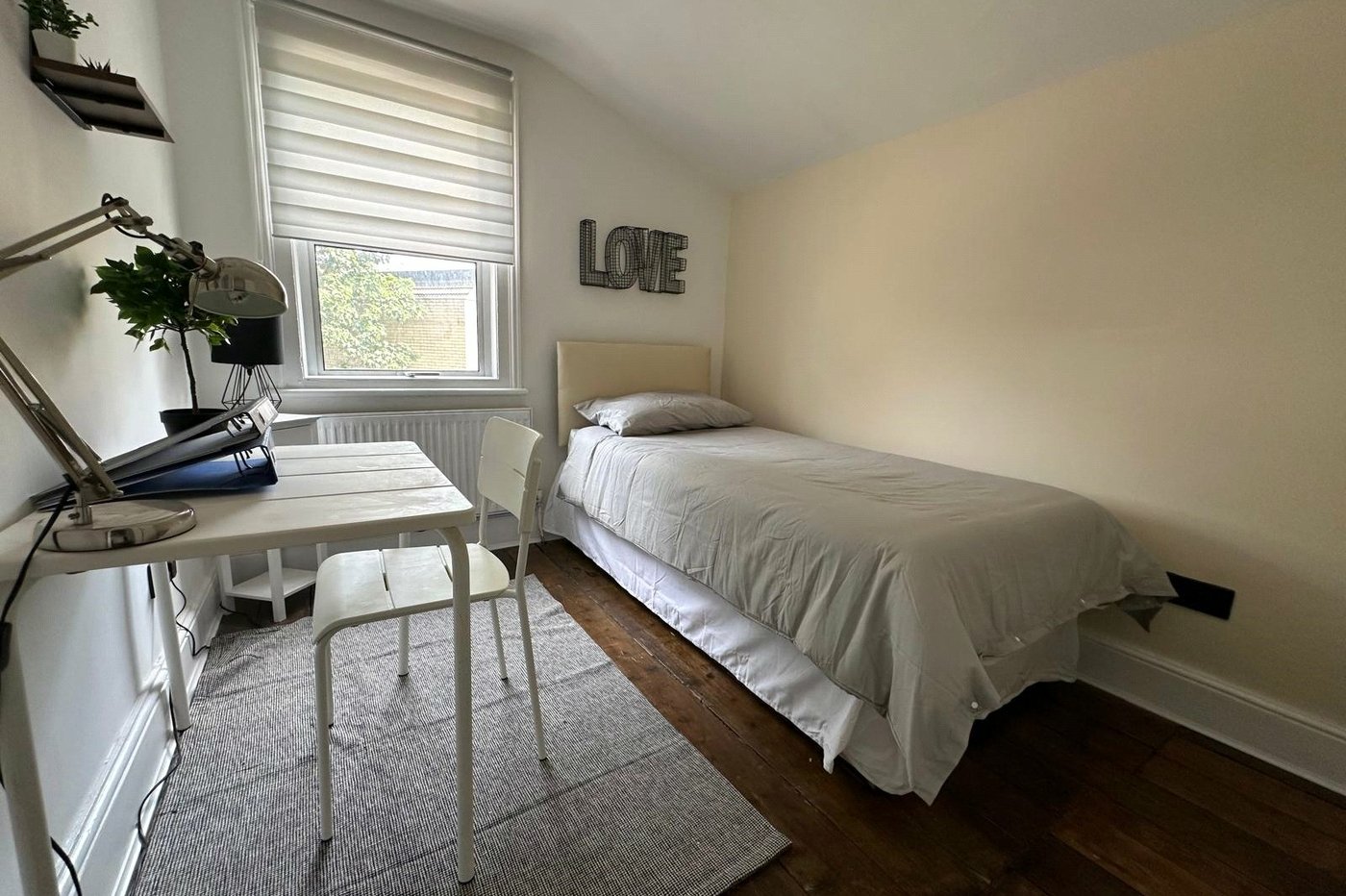 3 bedroom house for sale in London | Robinson Jackson