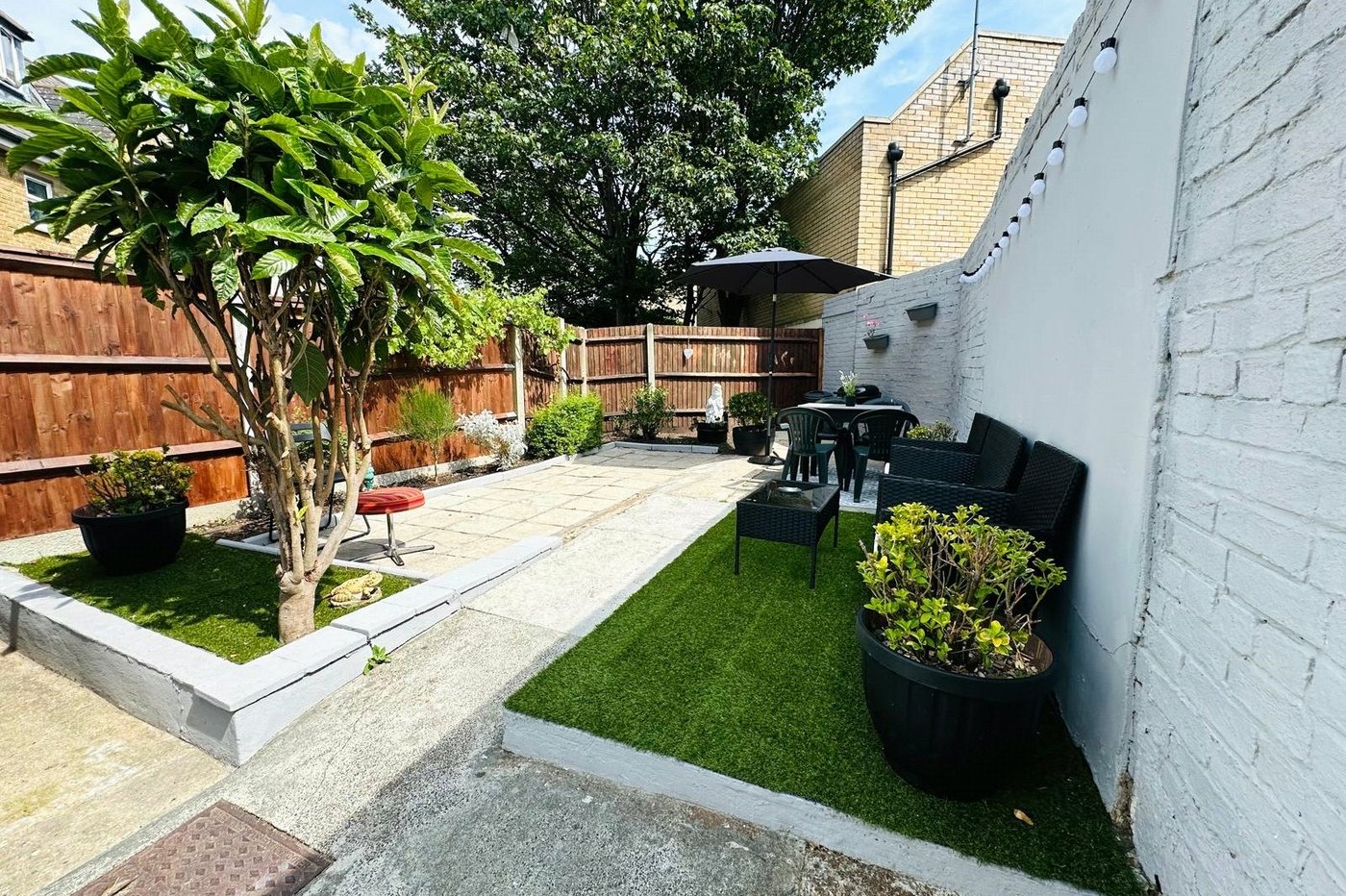 3 bedroom house for sale in London | Robinson Jackson