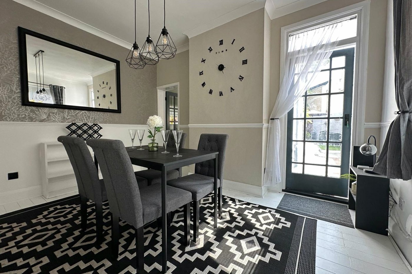 3 bedroom house for sale in London | Robinson Jackson