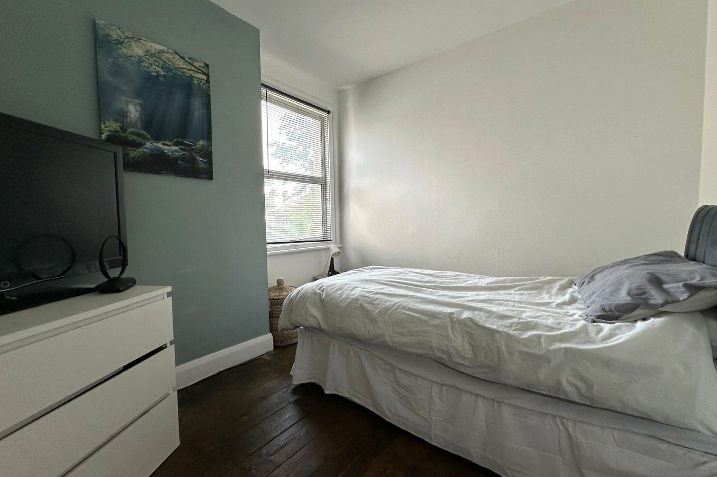 3 bedroom house for sale in London | Robinson Jackson