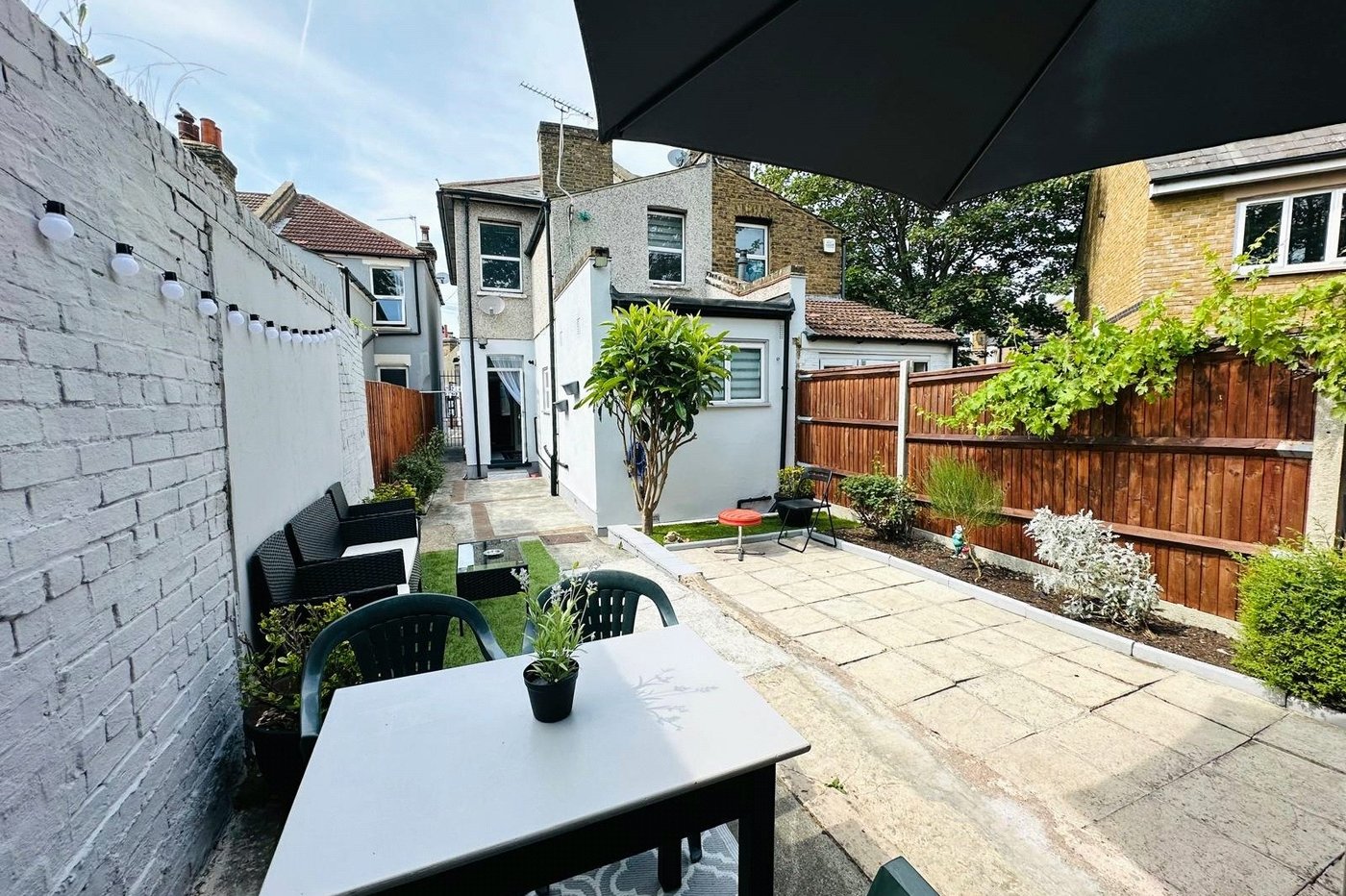 3 bedroom house for sale in London | Robinson Jackson