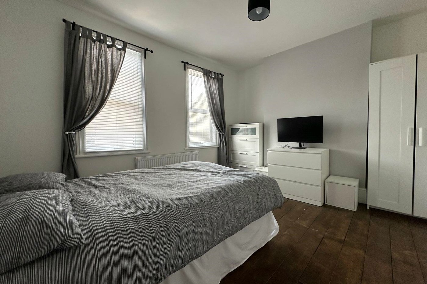 3 bedroom house for sale in London | Robinson Jackson