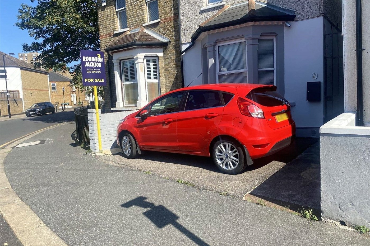 3 bedroom house for sale in London | Robinson Jackson