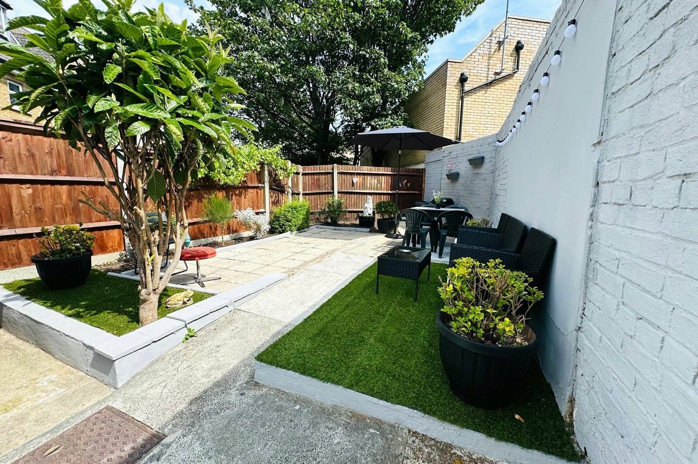 3 bedroom house for sale in London | Robinson Jackson