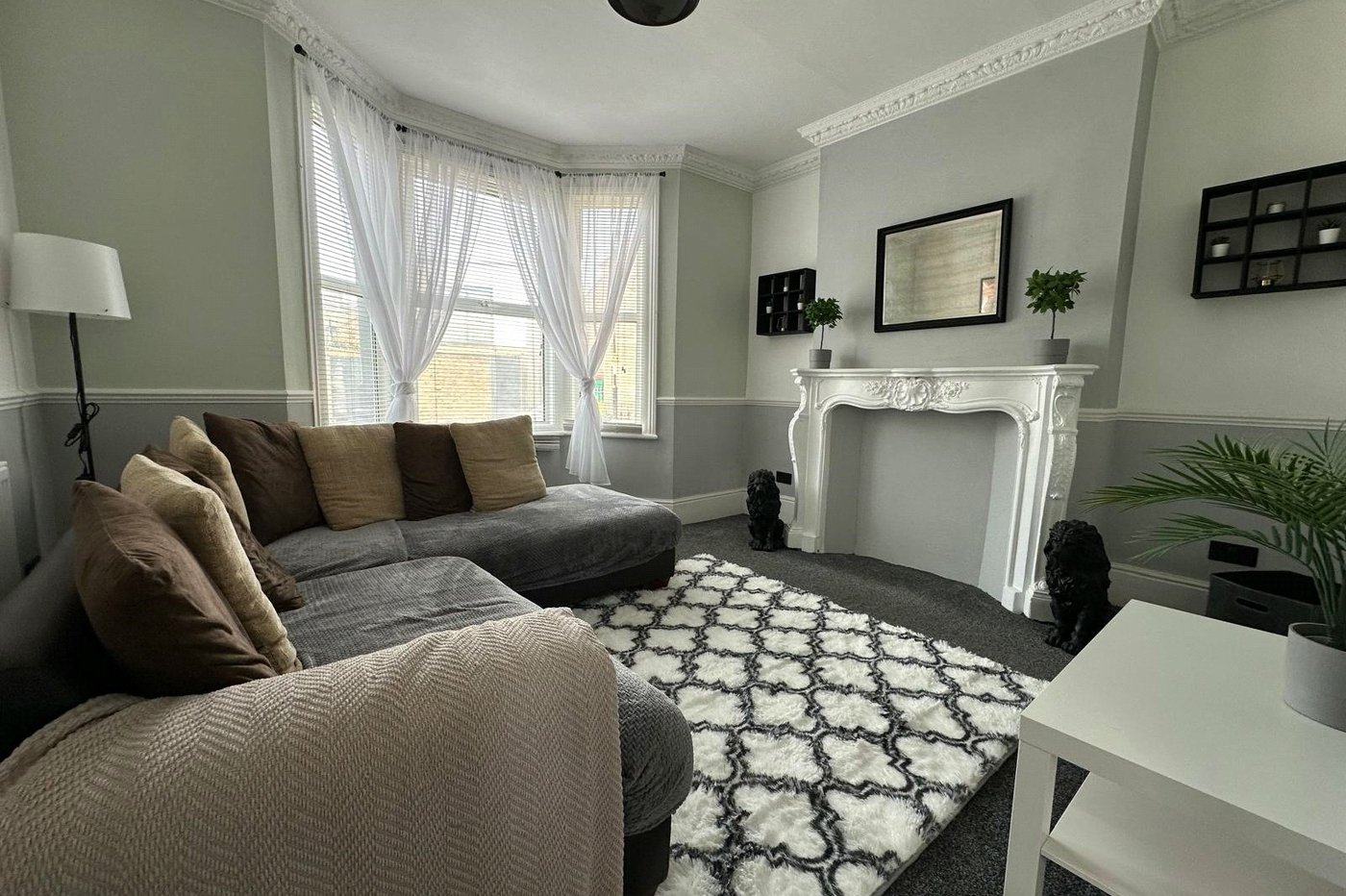 3 bedroom house for sale in London | Robinson Jackson