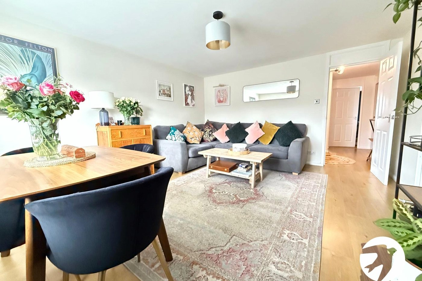 2 bedroom property for sale in London | Robinson Jackson