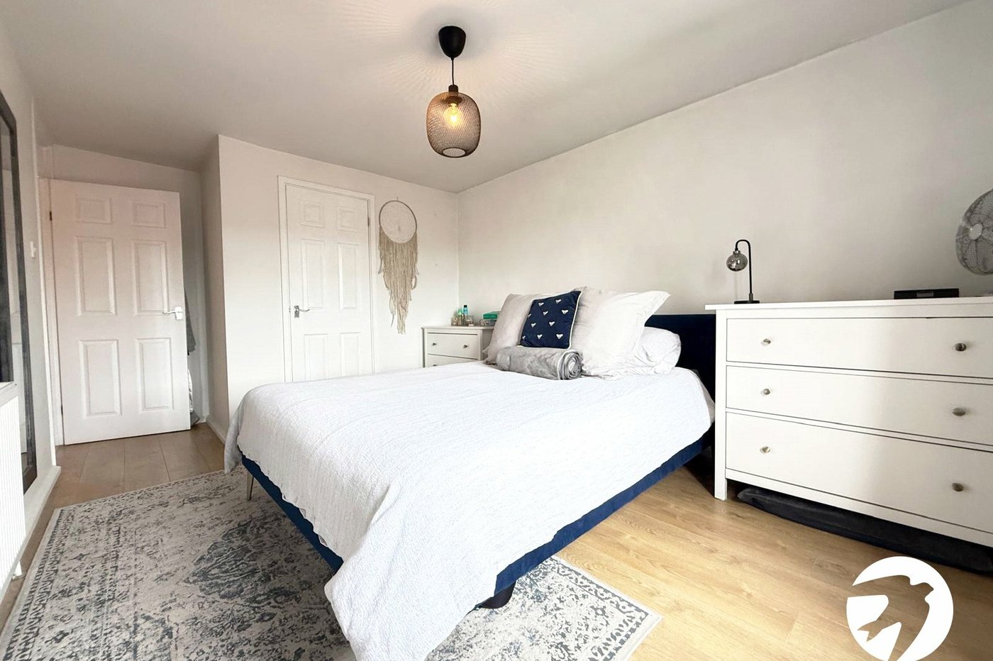 2 bedroom property for sale in London | Robinson Jackson