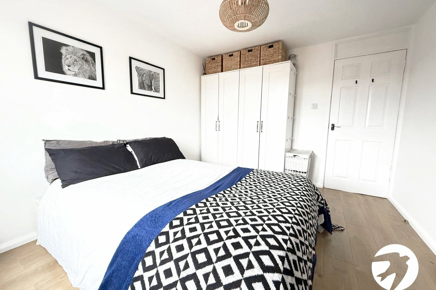 2 bedroom property for sale in London | Robinson Jackson