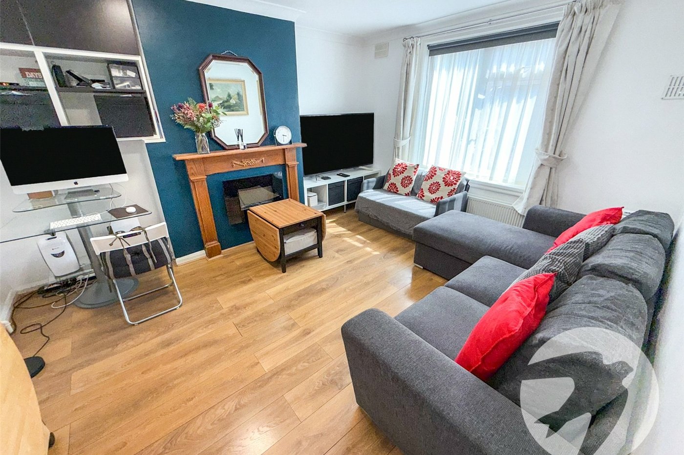 3 bedroom house for sale in London | Robinson Jackson