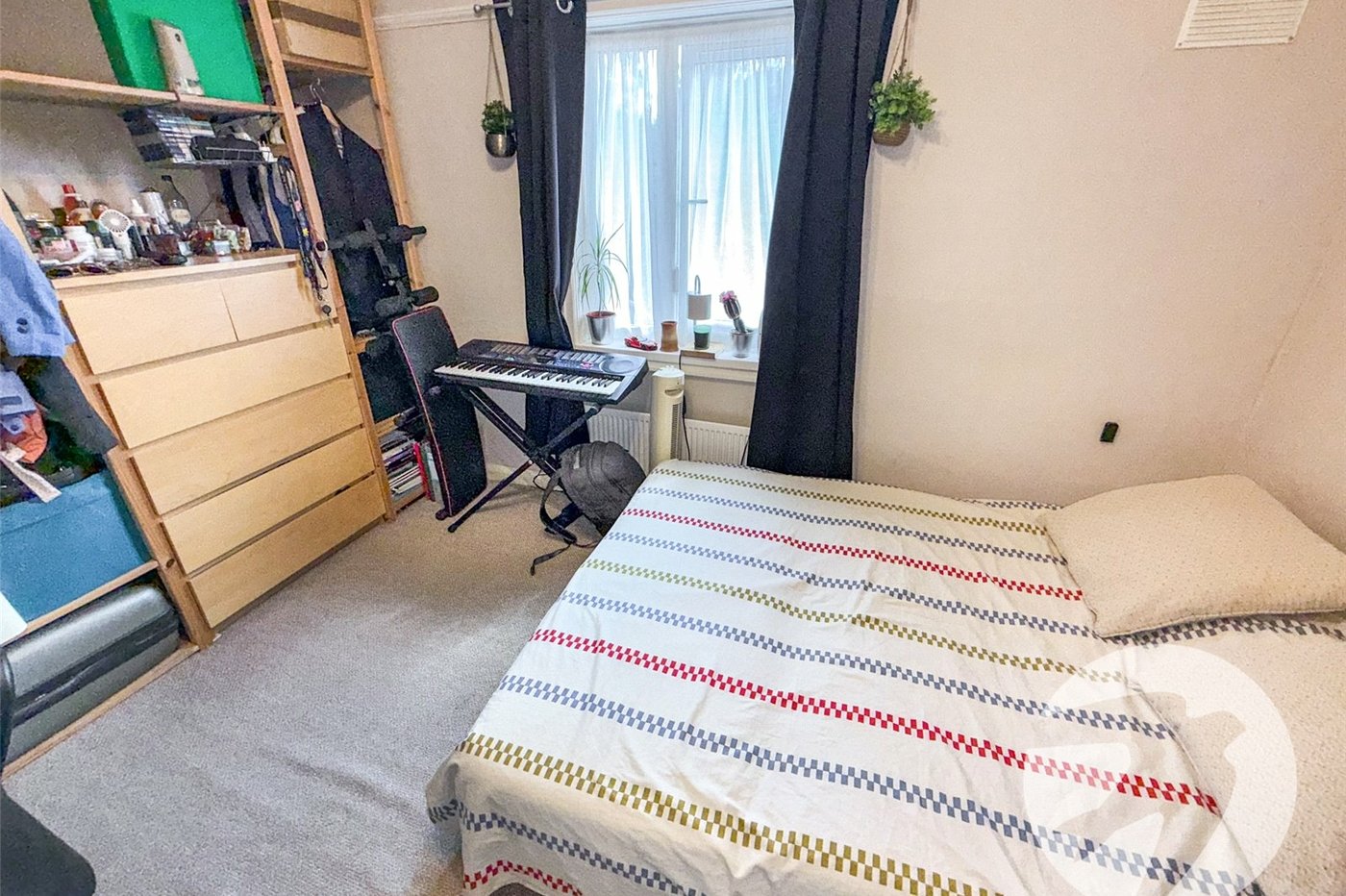 3 bedroom house for sale in London | Robinson Jackson