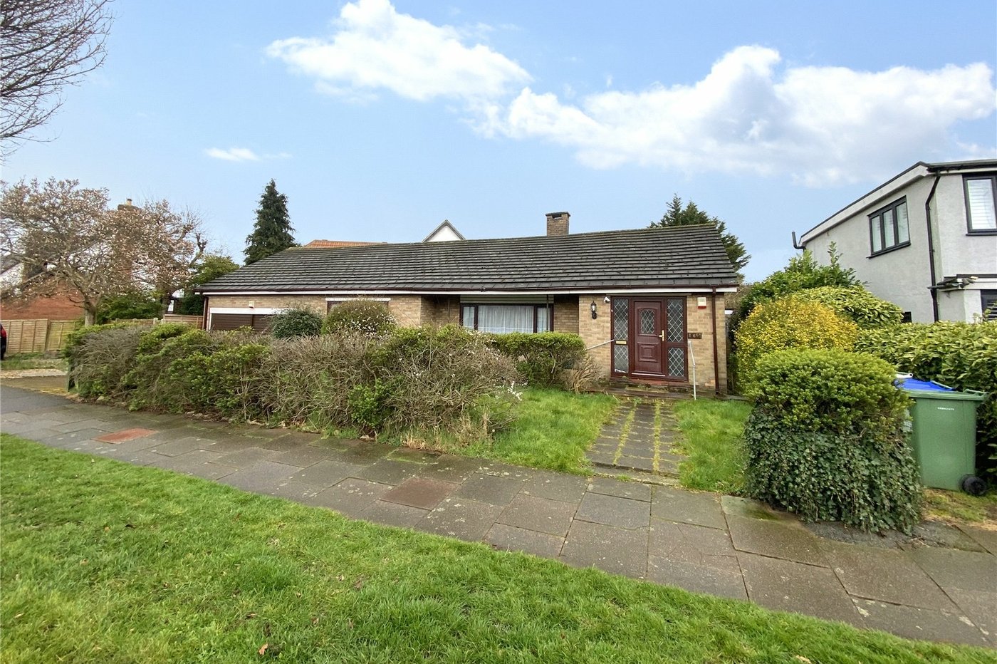 3 bedroom bungalow for sale in Sidcup | Robinson Jackson
