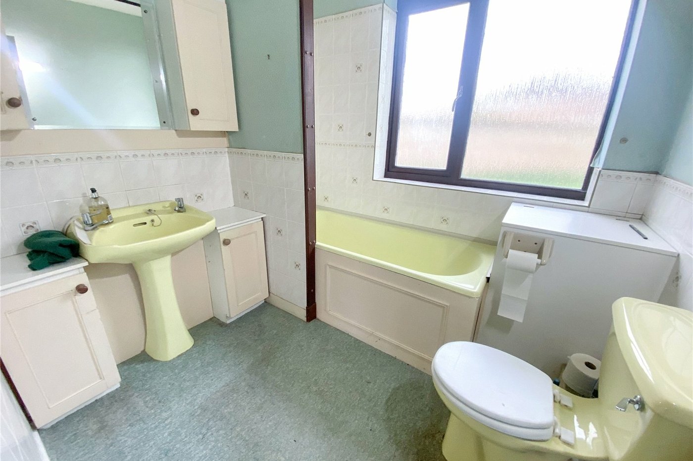 3 bedroom bungalow for sale in Sidcup | Robinson Jackson