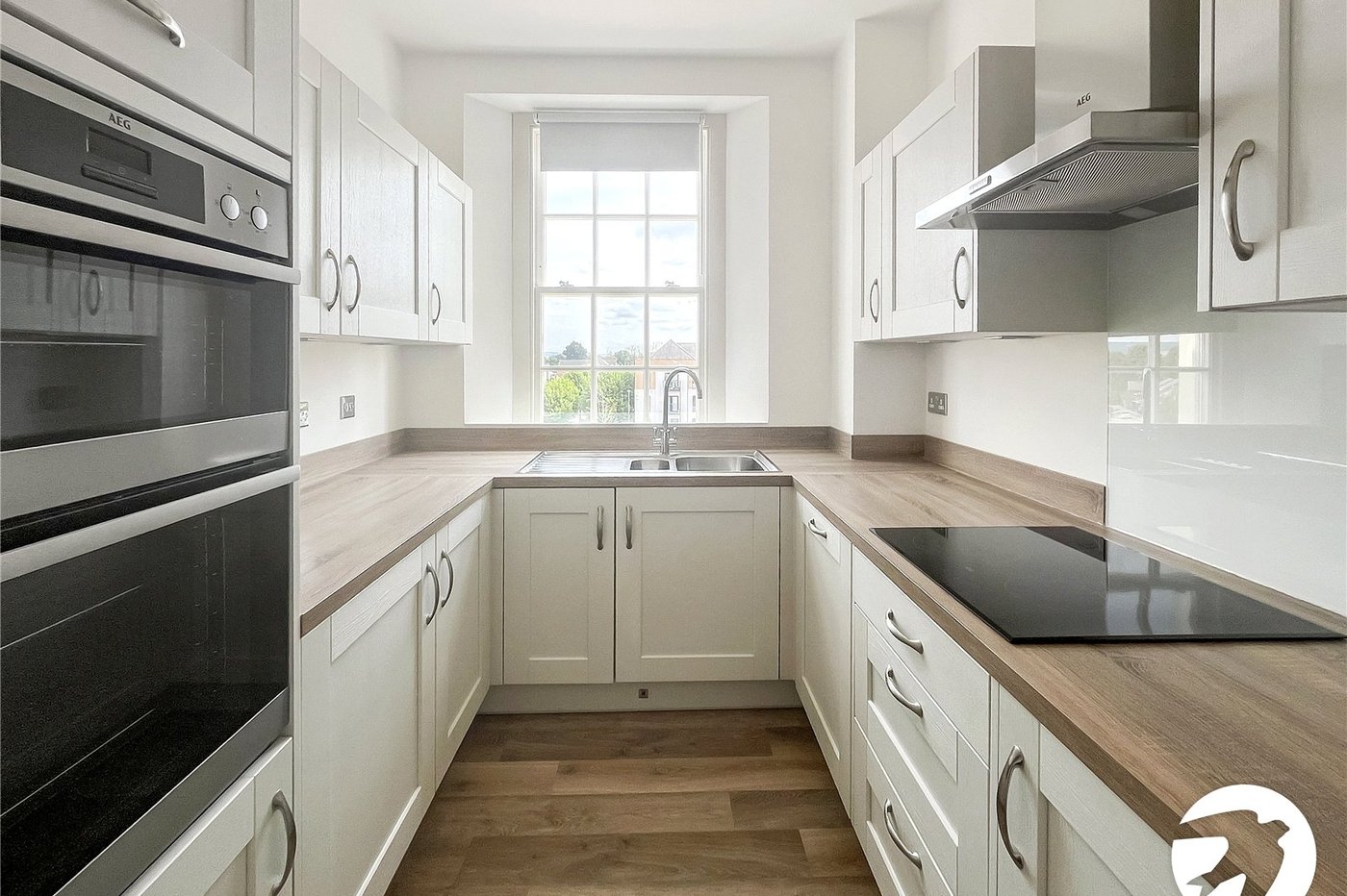 2 bedroom property for sale in Leybourne | Robinson Michael & Jackson