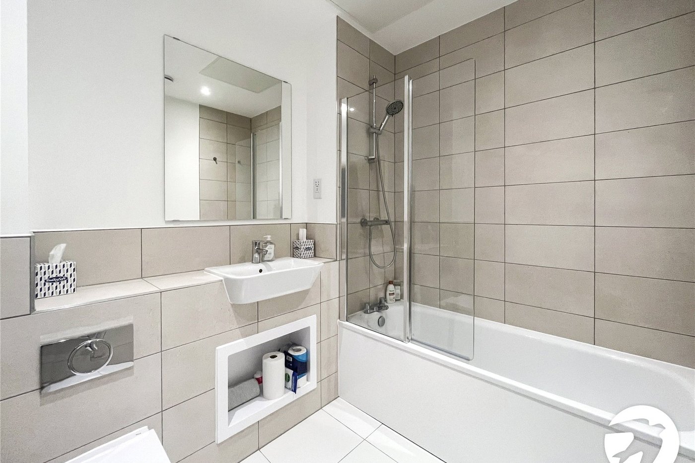 2 bedroom property for sale in Leybourne | Robinson Michael & Jackson