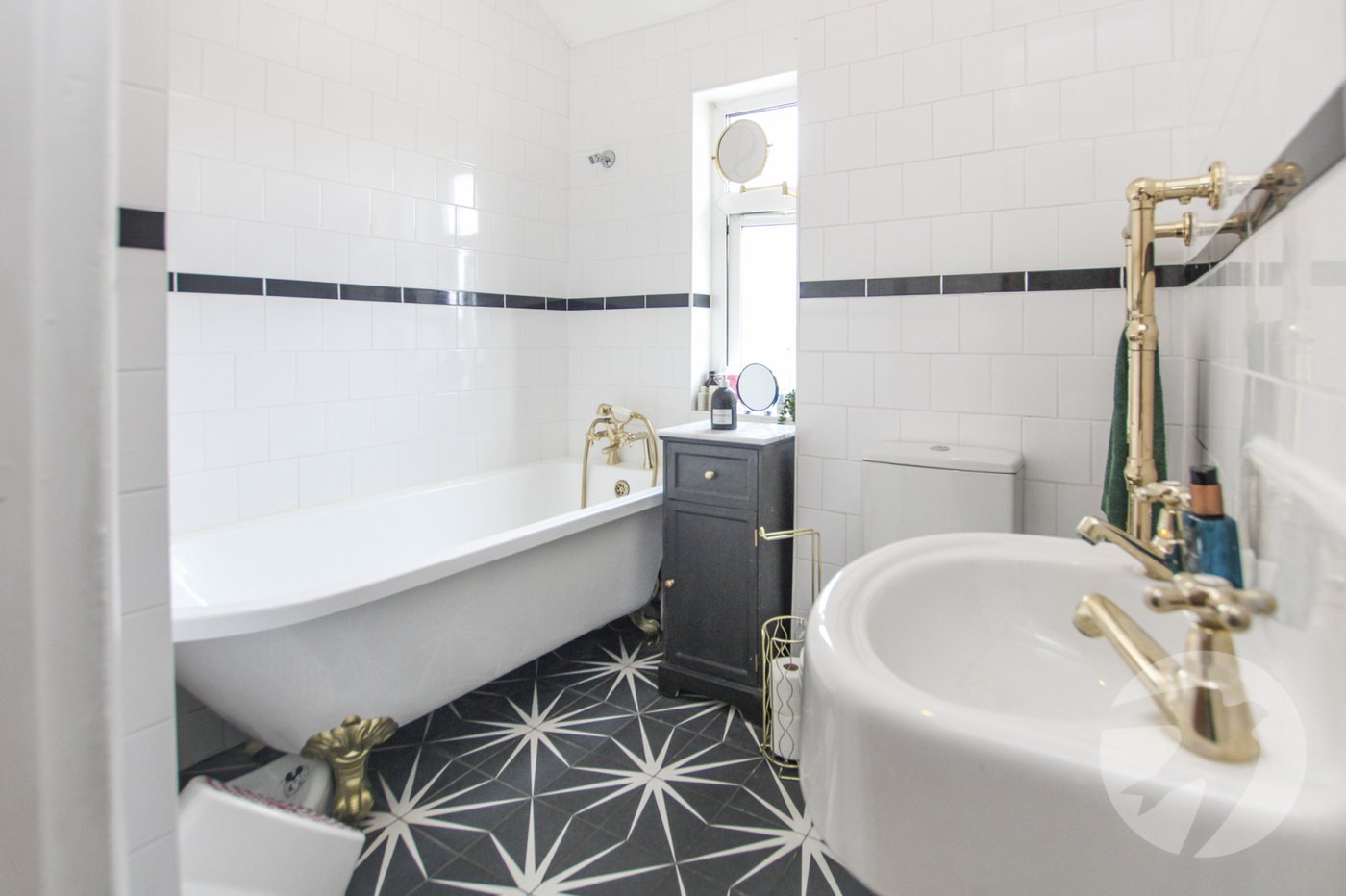 3 bedroom house for sale in London | Robinson Jackson