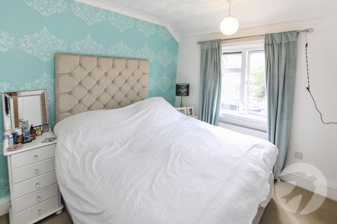 3 bedroom house for sale in London | Robinson Jackson