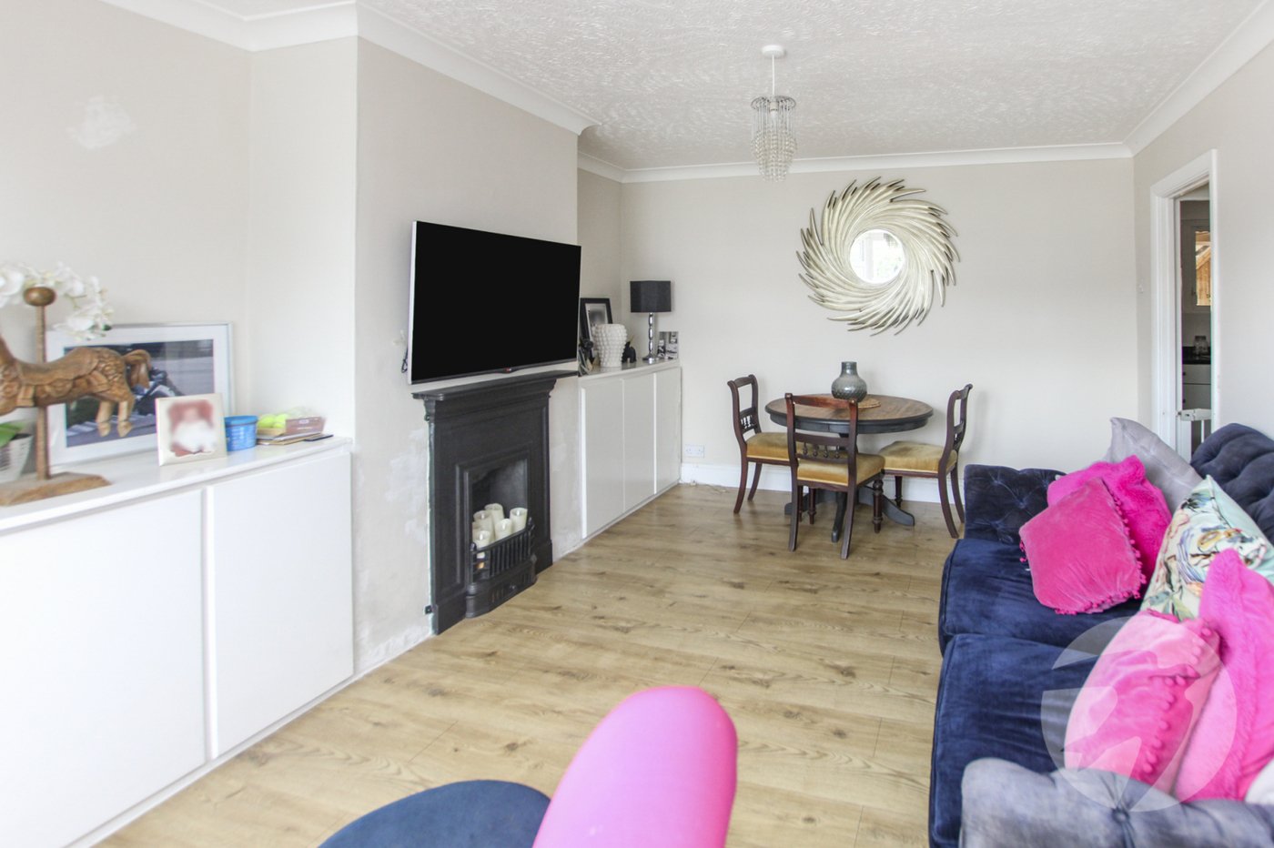 3 bedroom house for sale in London | Robinson Jackson