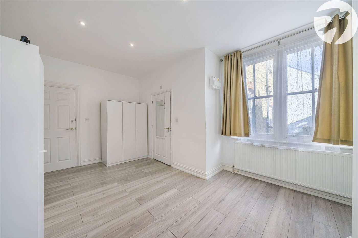 1 bedroom property for sale in Gravesend | Robinson Michael & Jackson