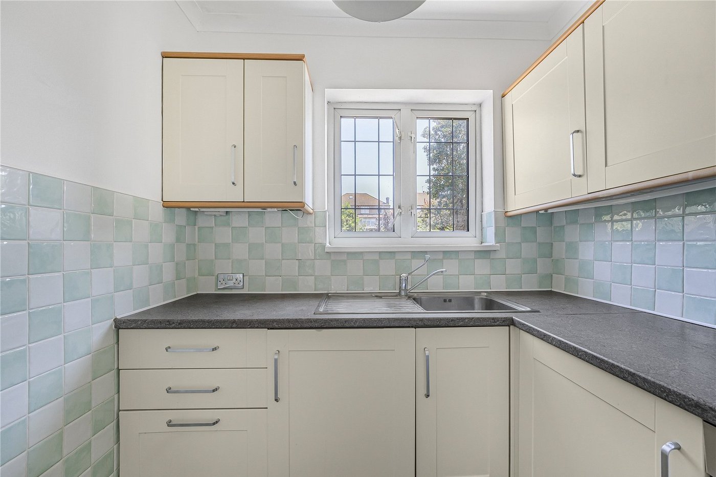 2 bedroom property for sale in West Dartford | Robinson Jackson
