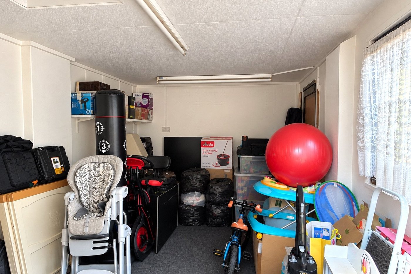3 bedroom house for sale in London | Robinson Jackson