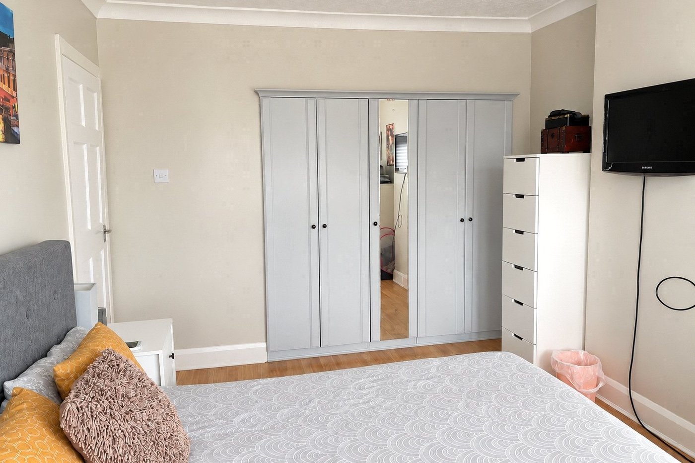 3 bedroom house for sale in London | Robinson Jackson