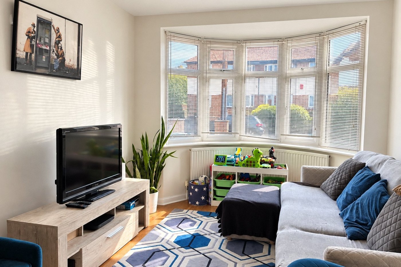 3 bedroom house for sale in London | Robinson Jackson