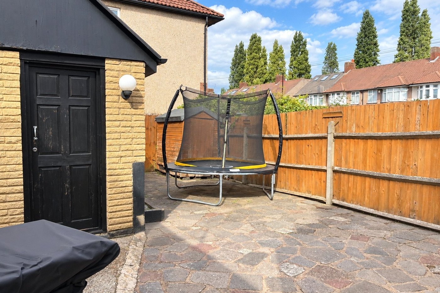 3 bedroom house for sale in London | Robinson Jackson