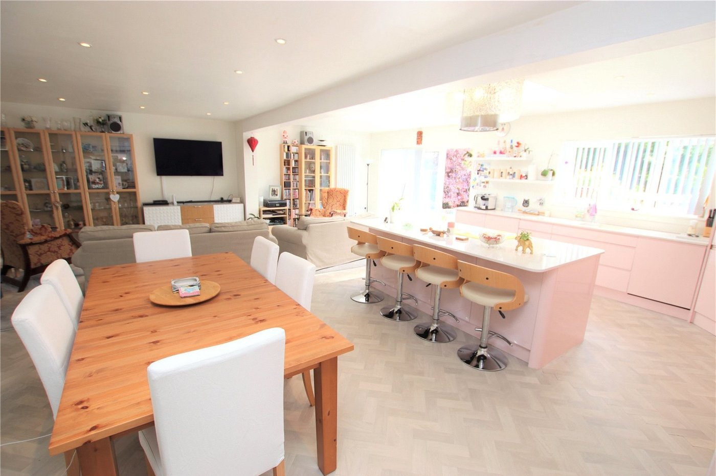 5 bedroom bungalow for sale in Sidcup | Robinson Jackson