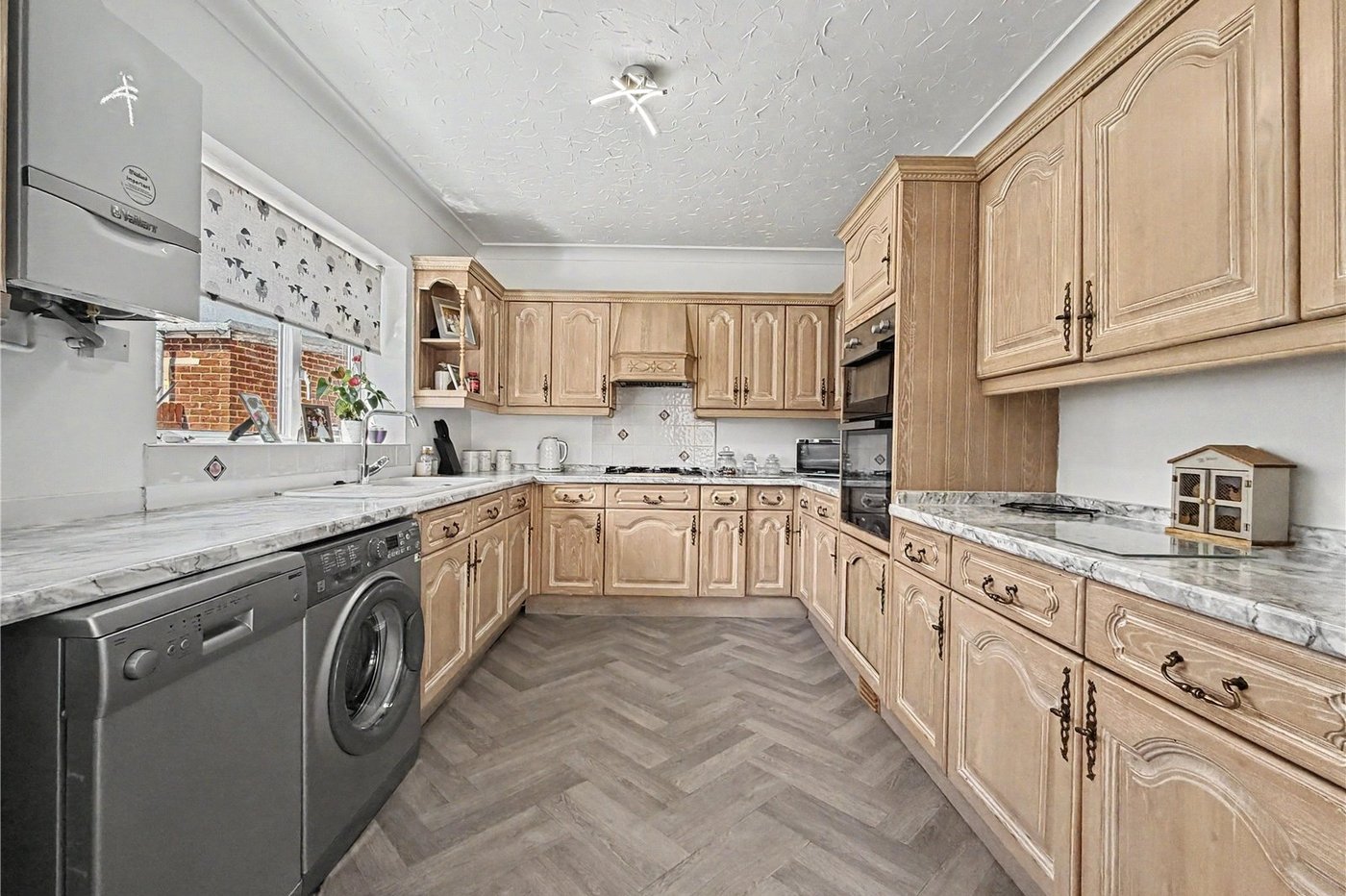 5 bedroom property for sale in Rainham | Robinson Michael & Jackson