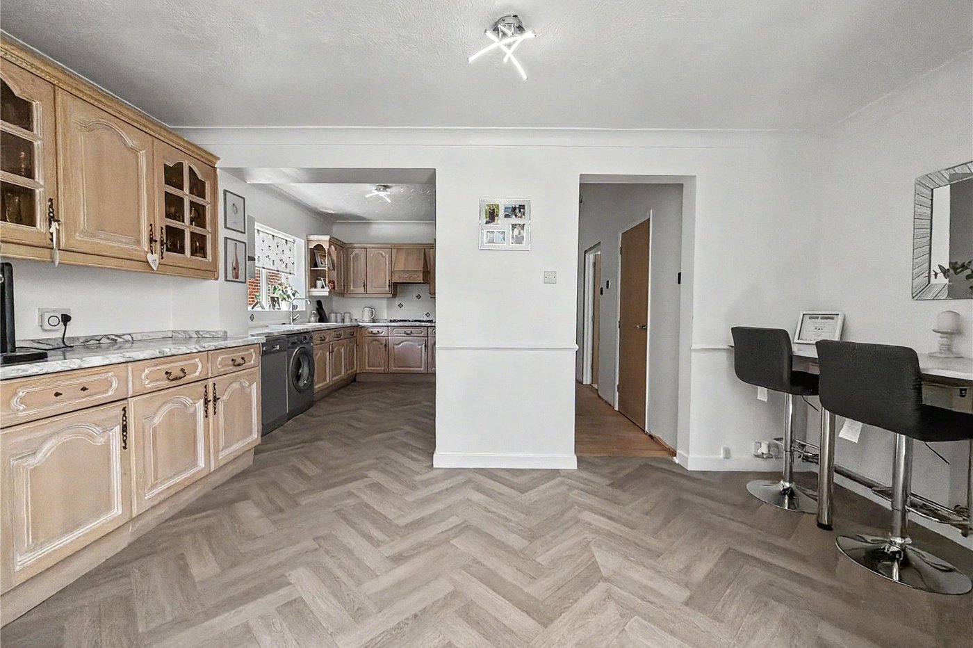 5 bedroom property for sale in Rainham | Robinson Michael & Jackson