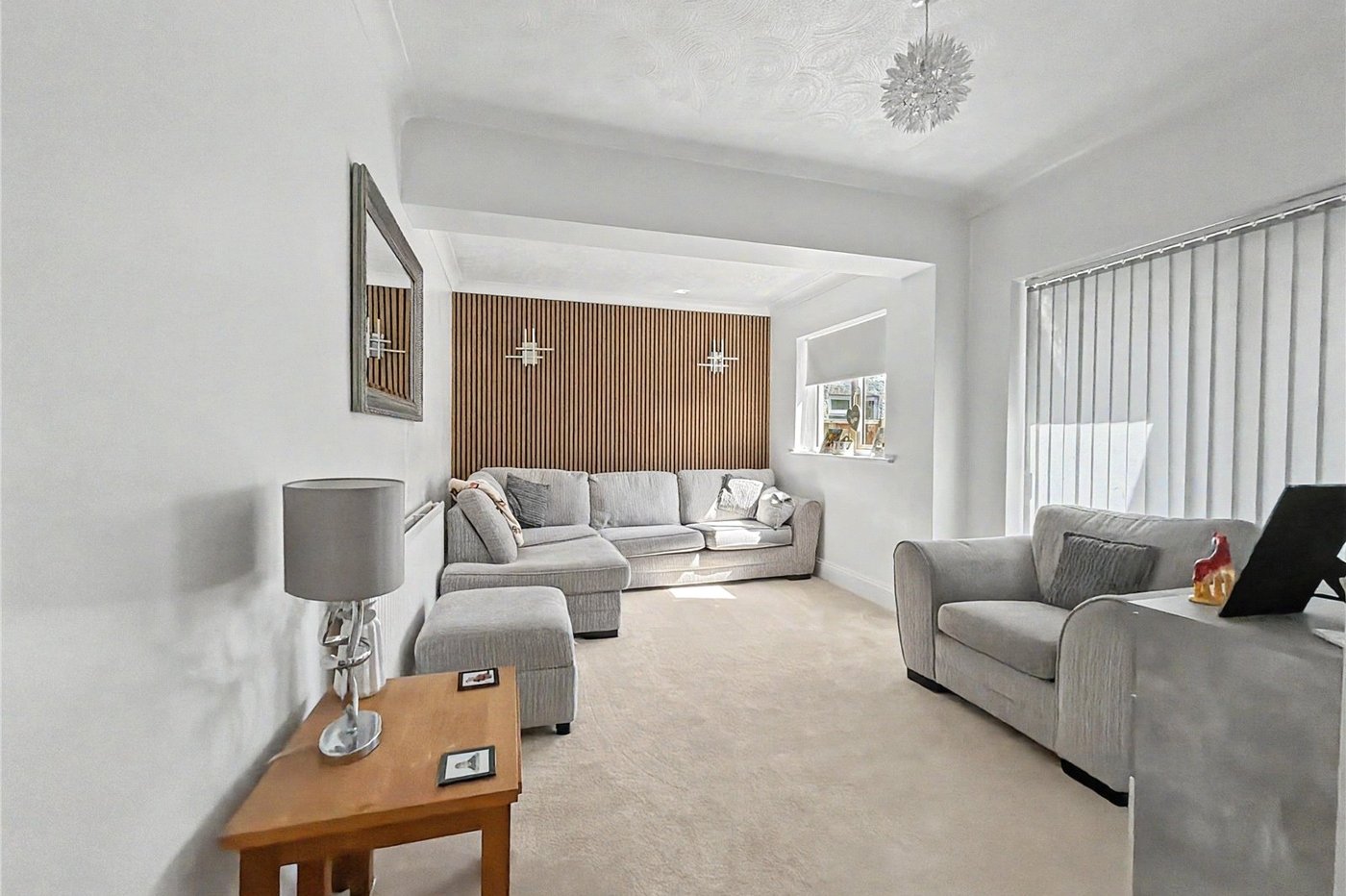 5 bedroom property for sale in Rainham | Robinson Michael & Jackson