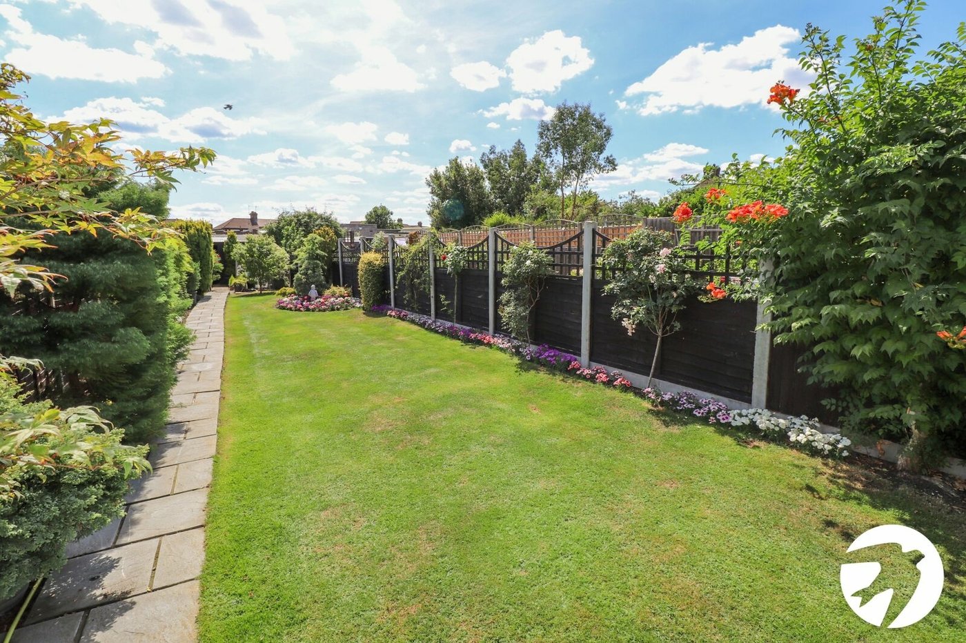 3 bedroom house for sale in London | Robinson Jackson