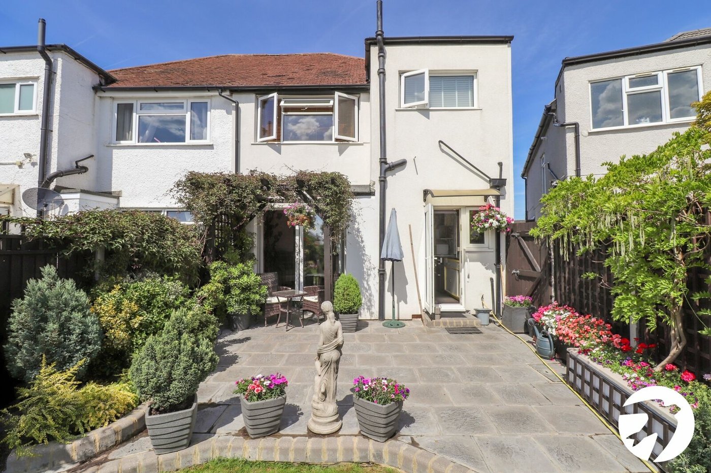 3 bedroom house for sale in London | Robinson Jackson