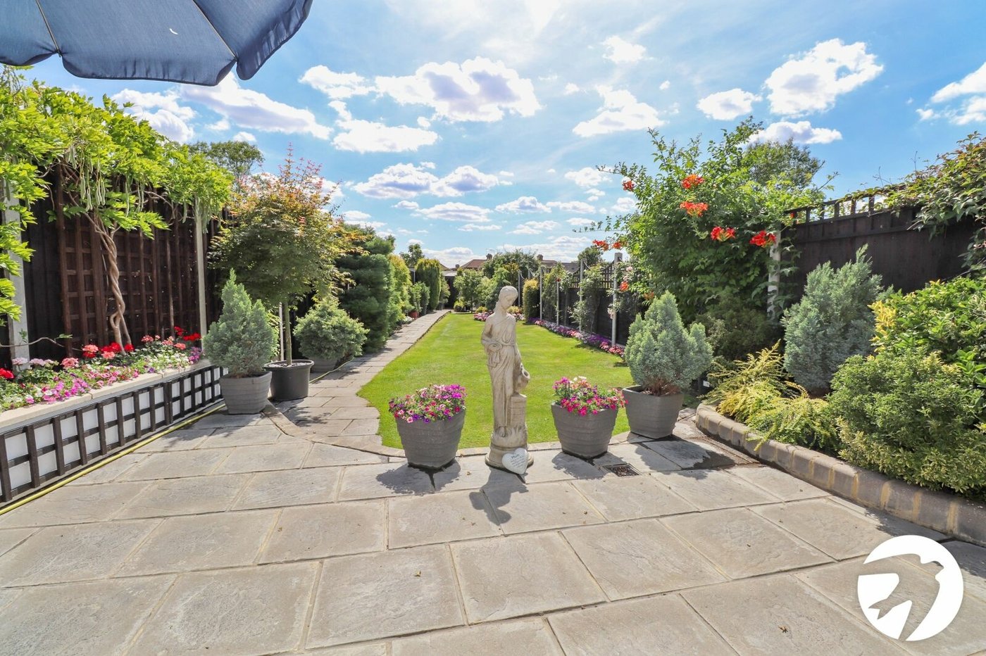 3 bedroom house for sale in London | Robinson Jackson