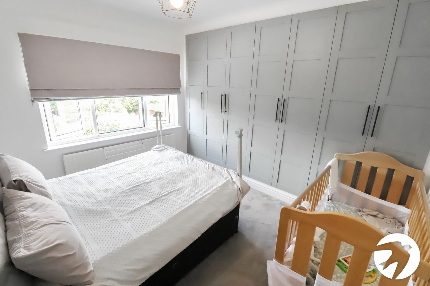 3 bedroom house for sale in London | Robinson Jackson