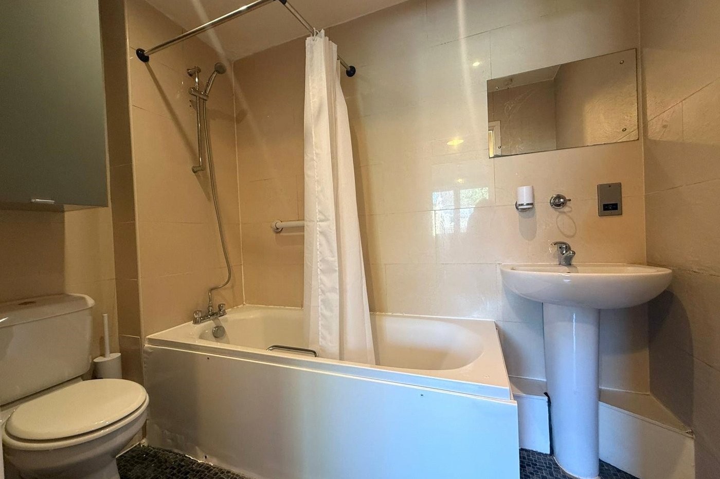 1 bedroom property for sale in Gravesend | Robinson Michael & Jackson