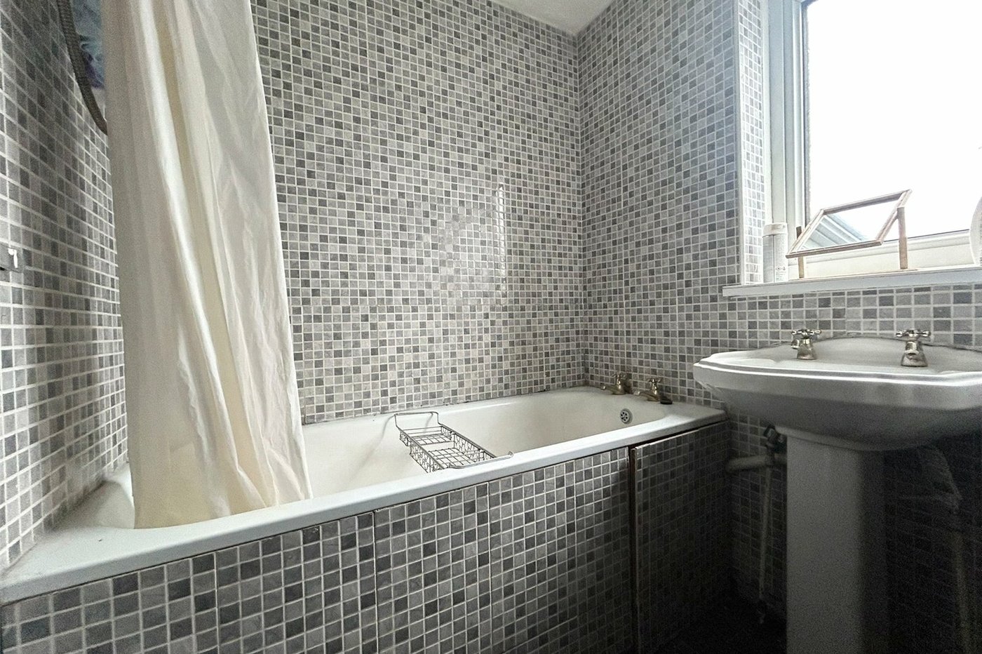 2 bedroom house for sale in Walderslade | Robinson Michael & Jackson