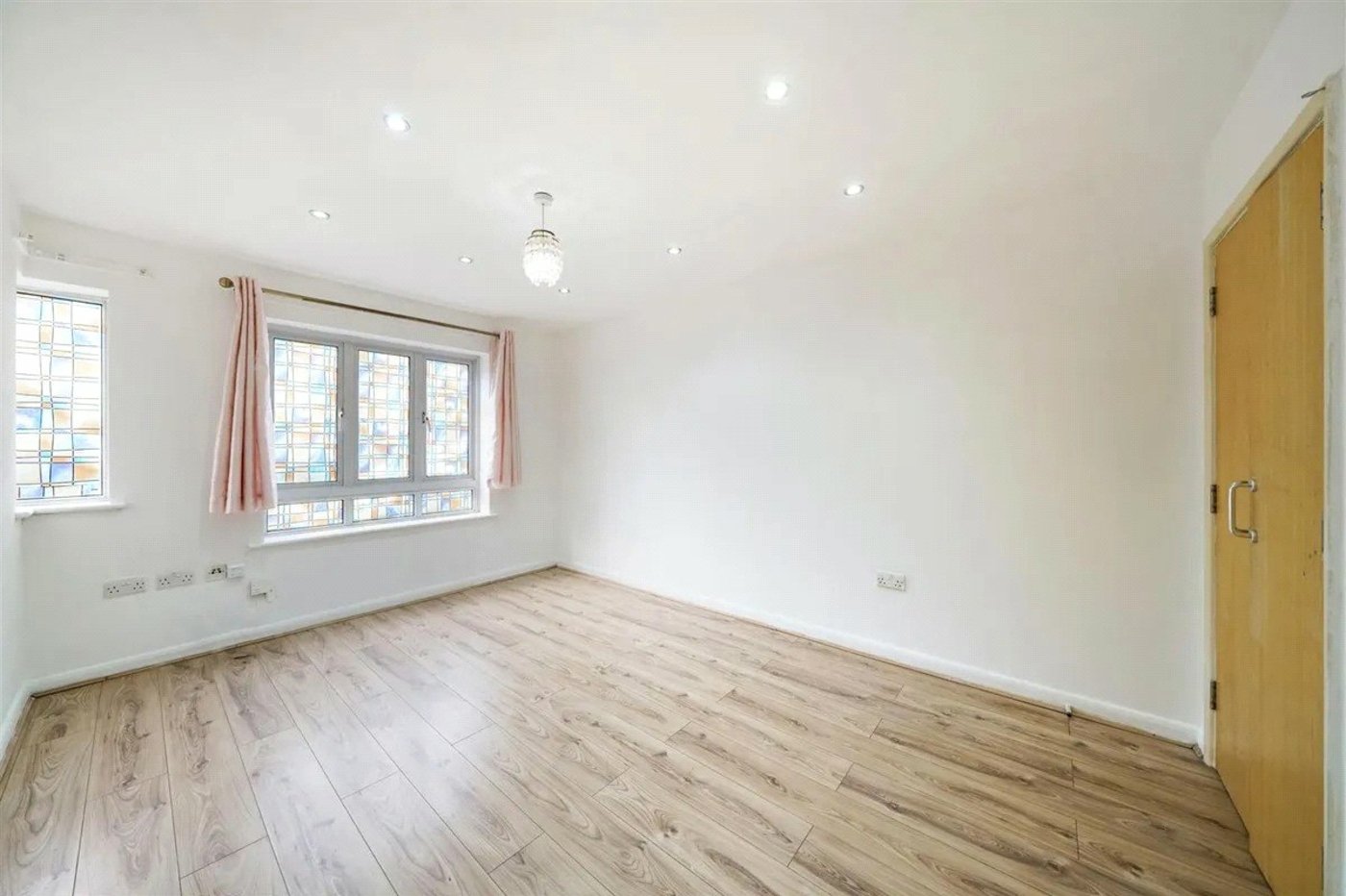 3 bedroom house for sale in London | Robinson Jackson