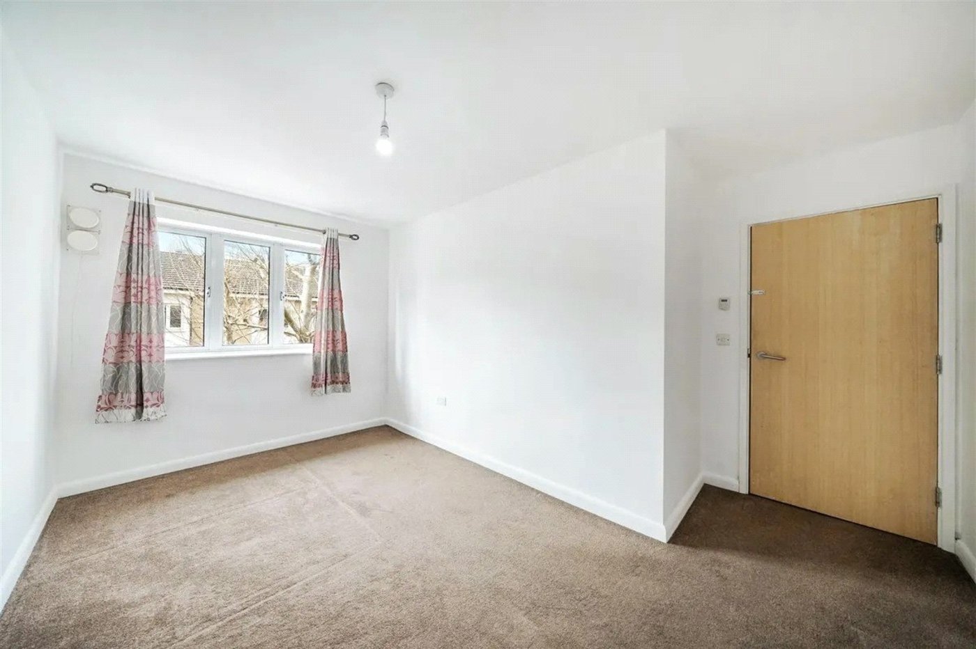 3 bedroom house for sale in London | Robinson Jackson