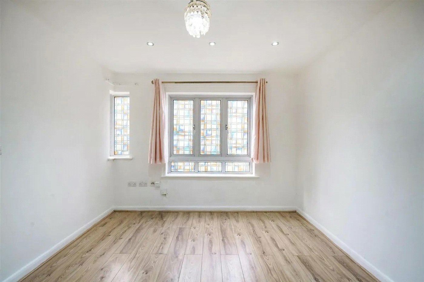 3 bedroom house for sale in London | Robinson Jackson