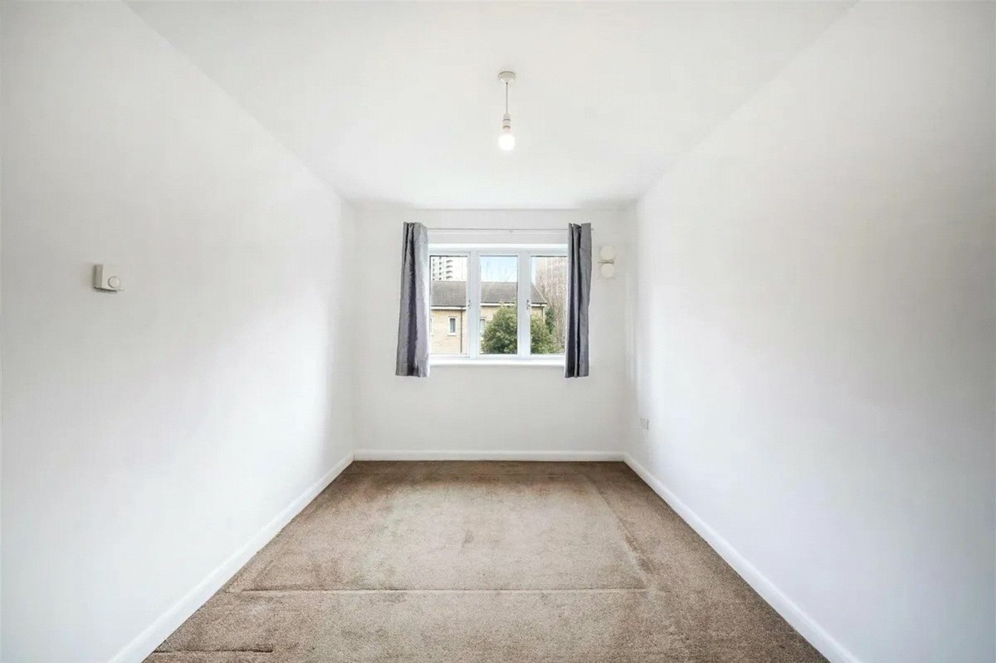 3 bedroom house for sale in London | Robinson Jackson